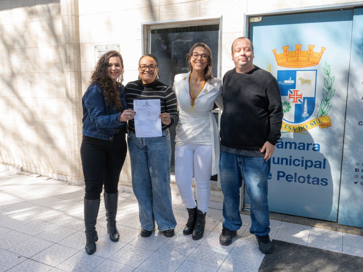 Câmara aprova moção de reconhecimento à grupo de compositores de Pelotas que irá representar RS na escolha do samba-enredo da&nbsp;Portela